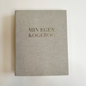 MIN EGEN KOGEBOG MED GRT STOFOMSLAG